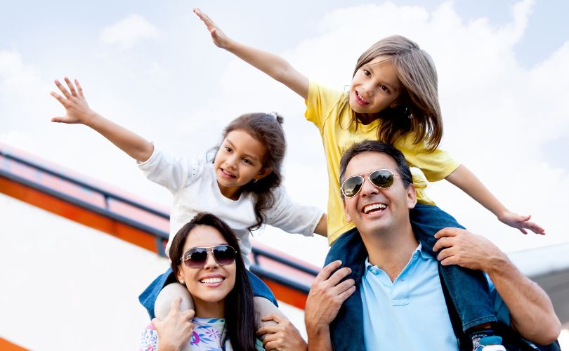 Famille expatriée heureuse à l’Île Maurice - SmartTraveller