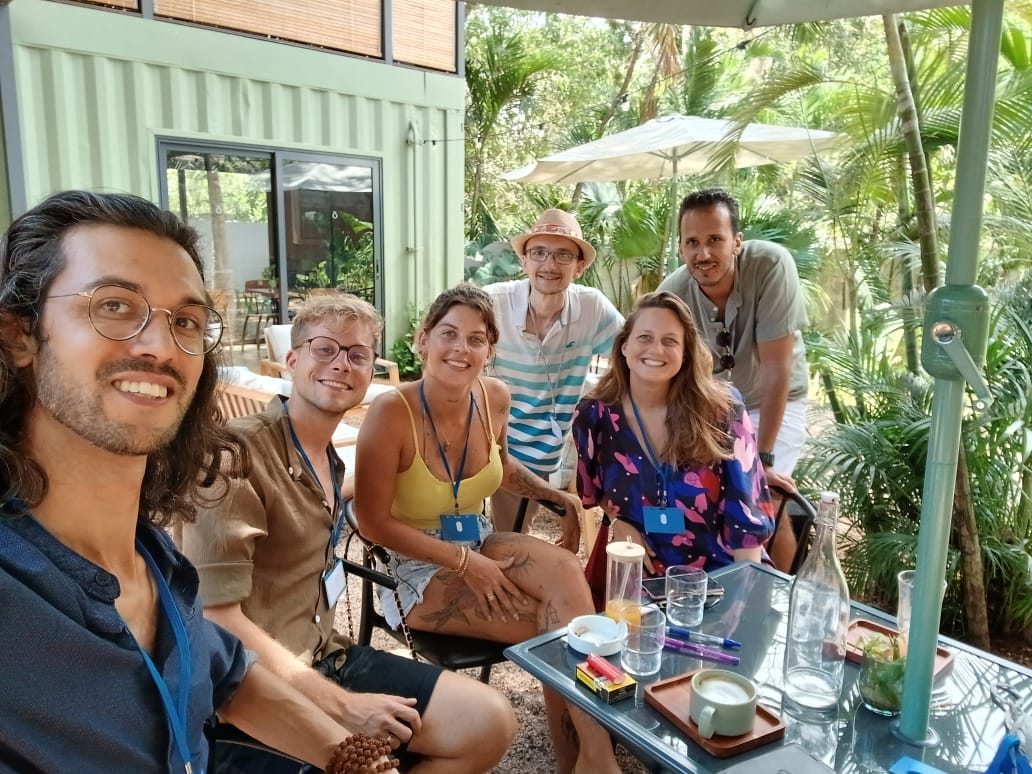 Le cafe d’accueil pars SmartTraveller des expatries qui se sont retrouver pour partager un moment