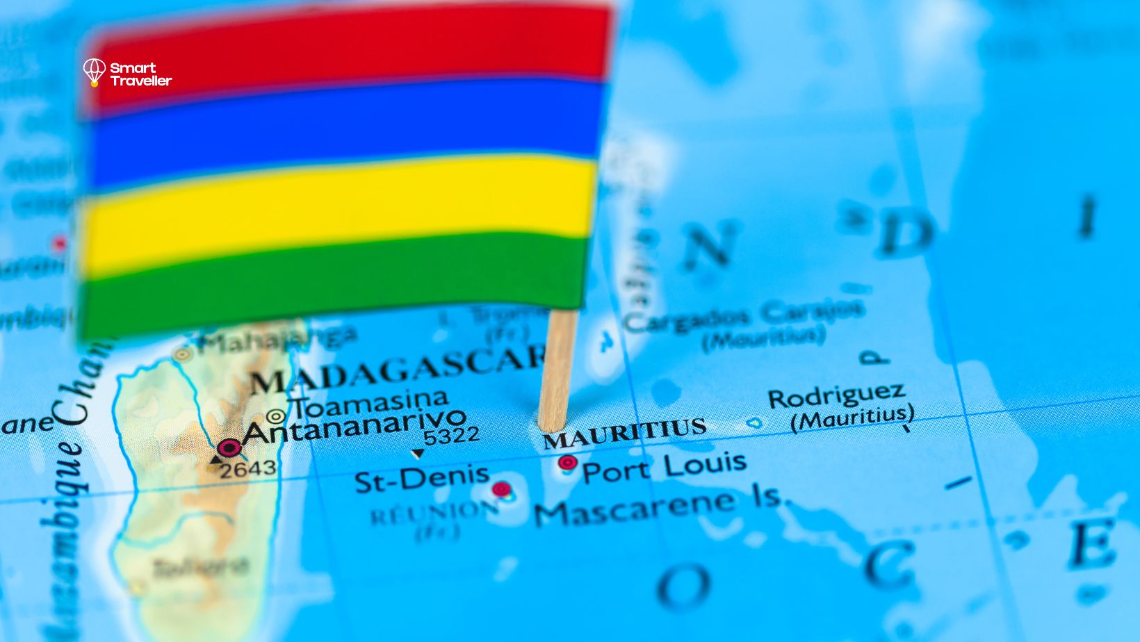 S’installer à l’île Maurice – destination expatriation 2026 Carte de l’île Maurice avec drapeau – destination pour projet d’expatriation en 2026